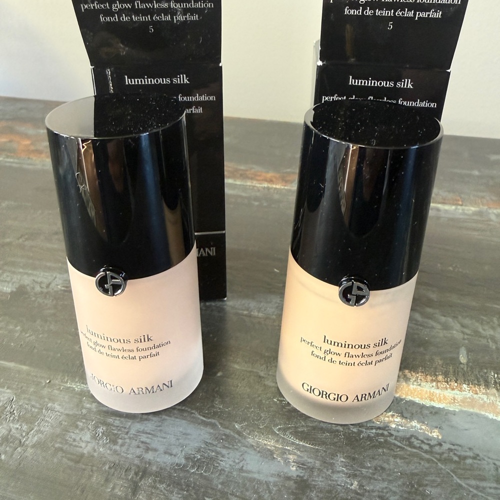Giorgio Armani perfect glow Luminous Silk Foundation - color 5. Two bottles